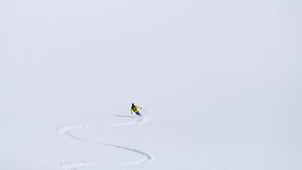 Off-piste skiing in Cervinia and Zermatt ski area