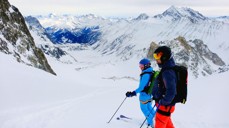 Off-piste skiing in Courmayeur Mont Blanc