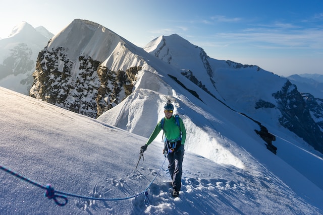 Climbing Dufourspitze Rey Ridge 4634m